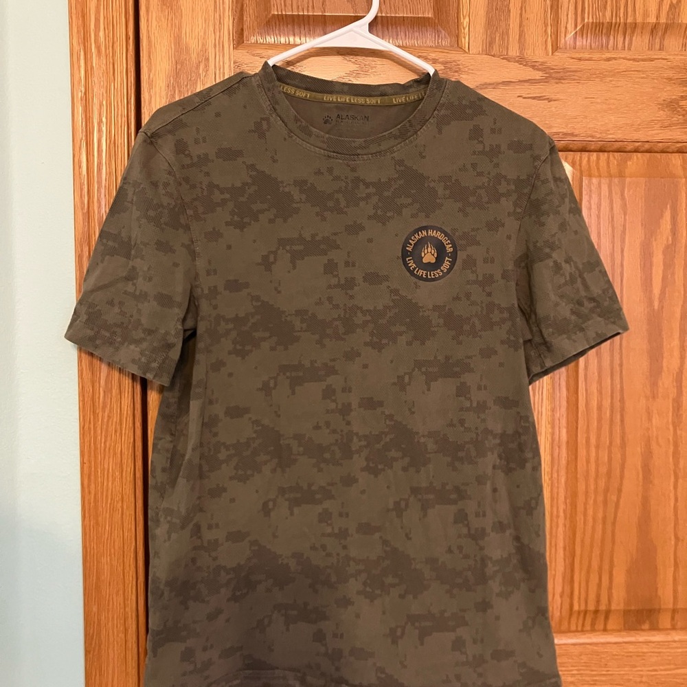 Duluth Trading Co Green and Brown Short Sleeve Tee